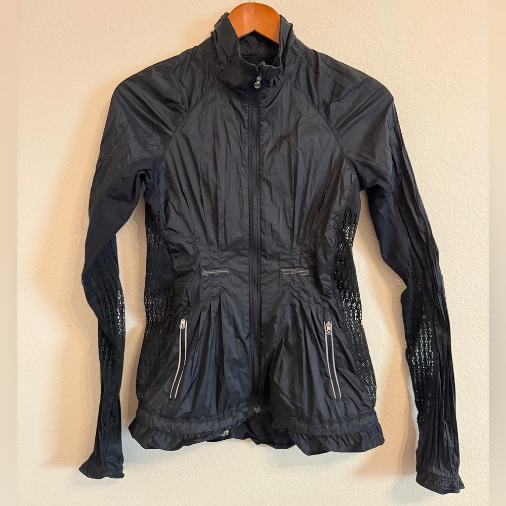Lululemon Mind Over Matter windbreaker jacket 4 lightweight